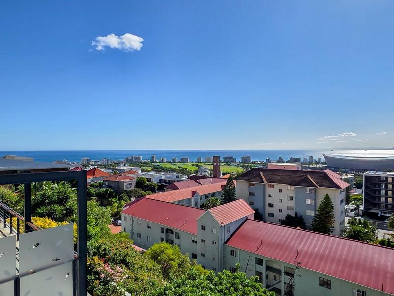 5 Bedroom Property for Sale in Green Point Western Cape